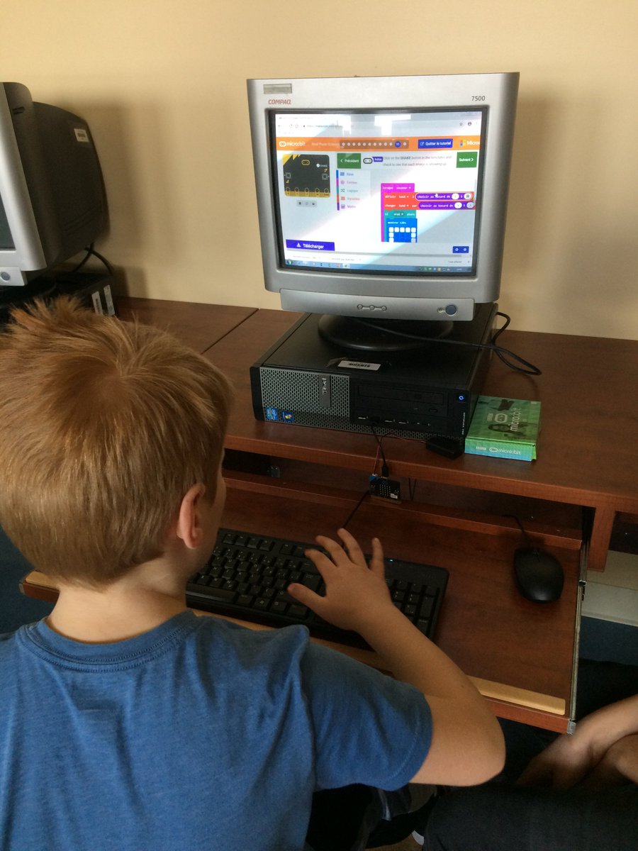 classedavedutil's tweet photo. Une autre belle formation avec des élèves de la CSBF cet après-midi. Je remercie #kidcodejeunesse de me donner la chance de pouvoir donner des ateliers avec des Microbit.  Les enfants adorent coder de la musique et découvrir de nouveaux appareils. @classedavedutil https://t.co/8zCYPptjQO