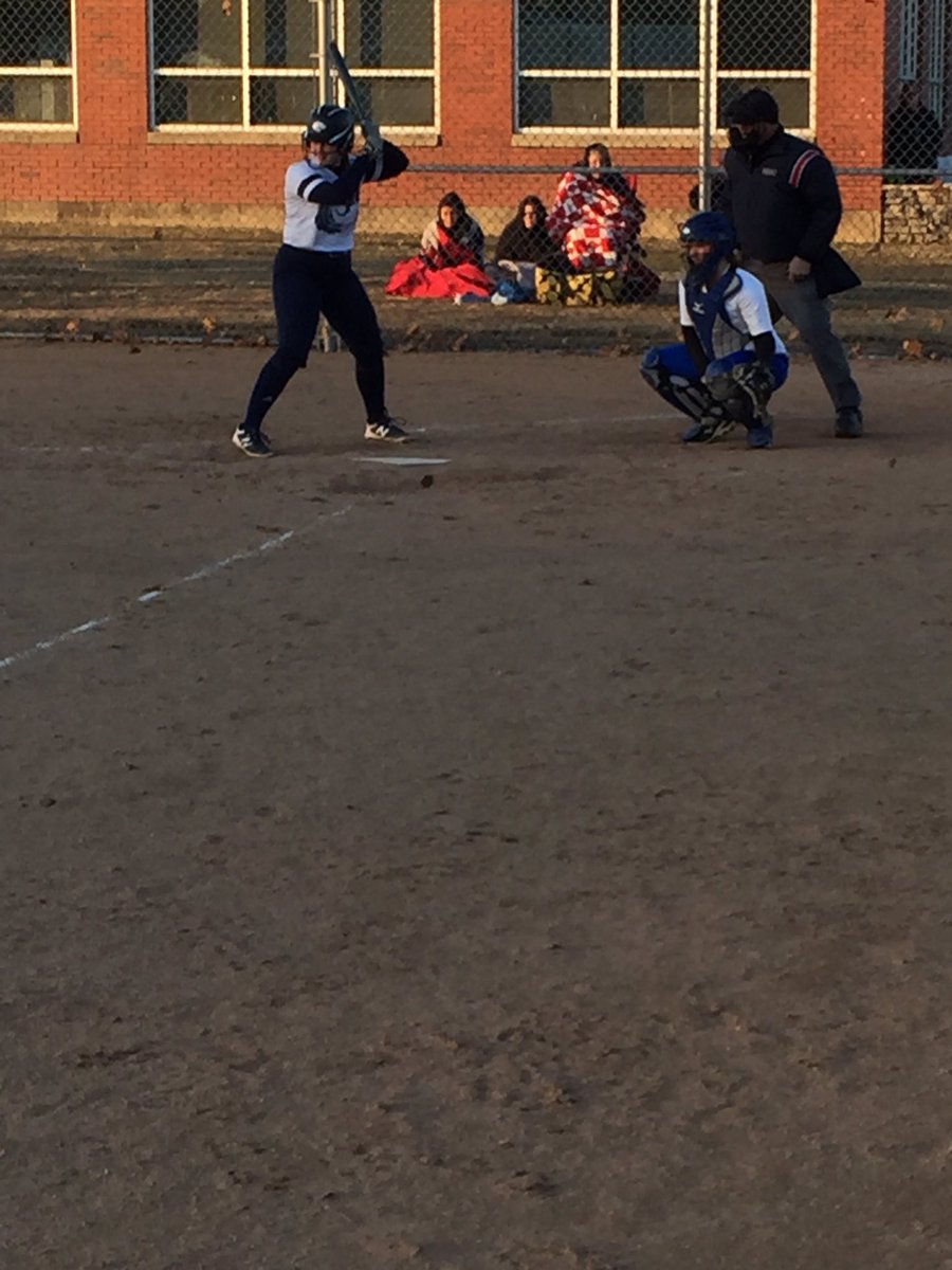 coach_magnant's tweet photo. Complete team win and effort today over UNE Club! #playedasateam #togetherness #ladyseawolves 🌊🤘🏻🥎 https://t.co/VUlbDsTgFV