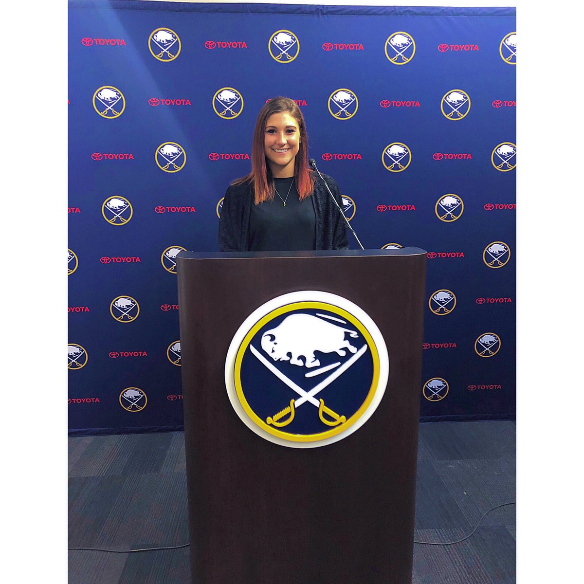 mfreedz's tweet photo. Got to tour the KeyBank Center today &amp; signed a deal to be the new head coach while I was there https://t.co/usDOXbuBPx