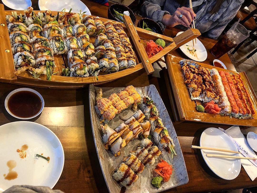 GreekAthlete7's tweet photo. You’re jealous. #Nistisimo #Sushi https://t.co/iv0Opsa5De