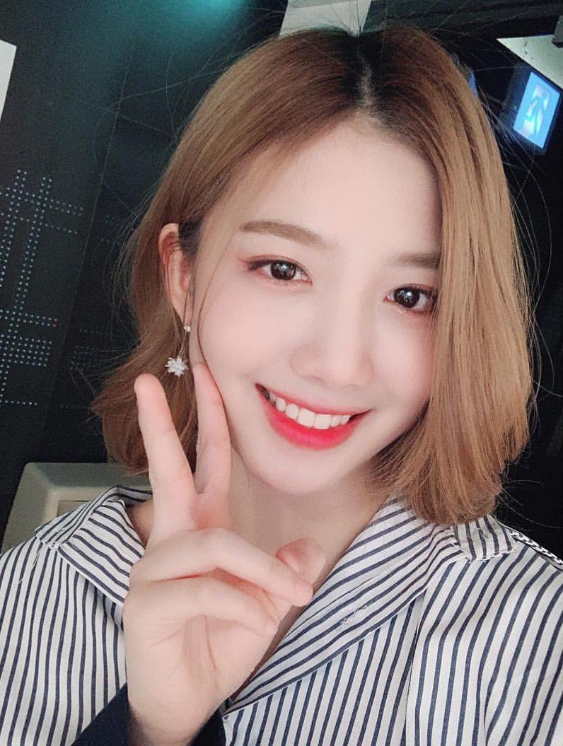 CherryBullet_03's tweet photo. このユジュ様
髪切ったということですか、、？
もうなんか可愛すぎて
インス���のハートめっちゃ押してしまった() https://t.co/qzTb7DcAmW