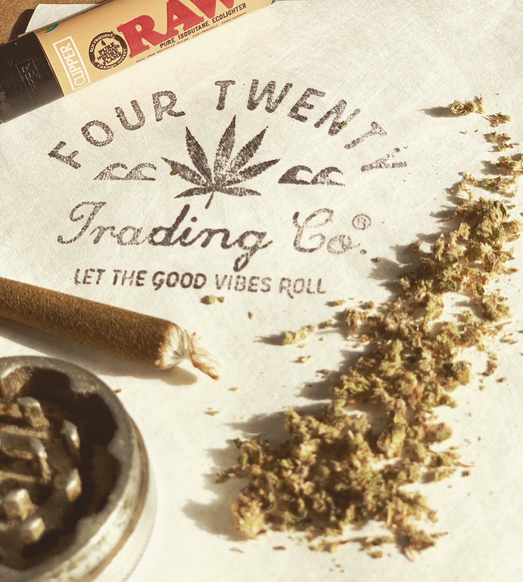 420TradingCo's tweet photo. 💨#GoodVibes. One #puff at a time.💨 #hightideschillvibes #joint #puffpuffpass #rawlife https://t.co/auTZwrWfuQ