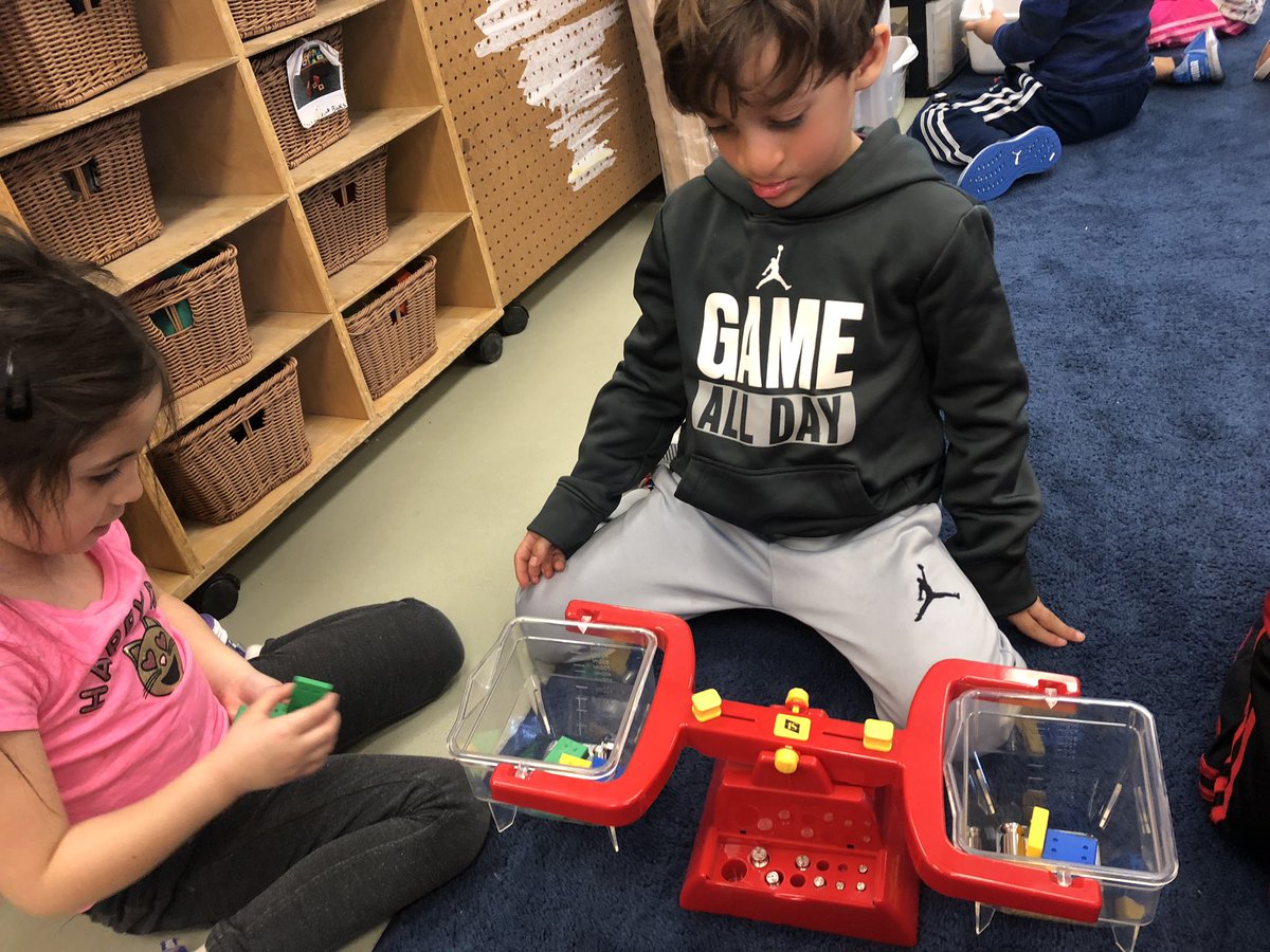 SLRMRSSB's tweet photo. A little exploration of scales. What makes the pan balance go up or down? What is heavier or lighter? #measurementfdk #mathfdk https://t.co/0HTSIIJqDK