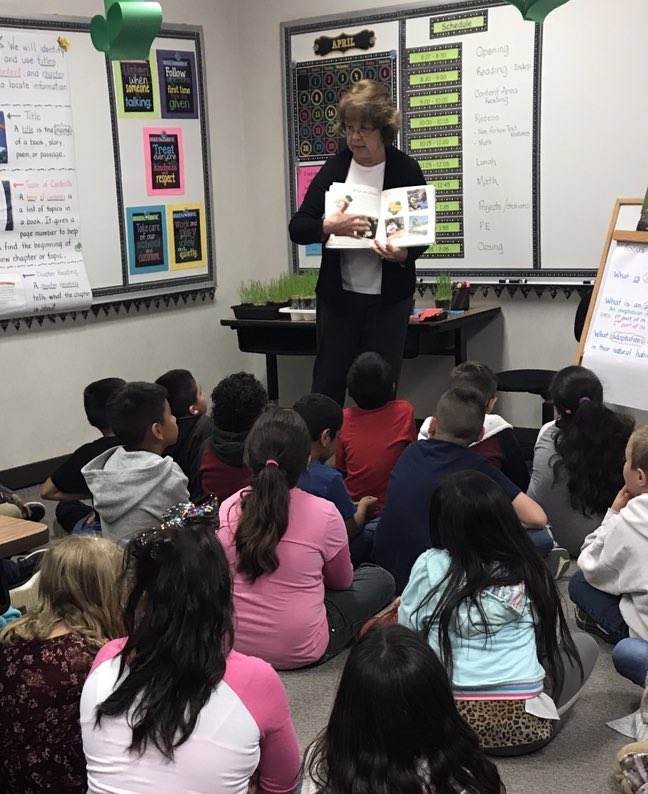 polybiustoto's tweet photo. Fun visit to Willow Glen this morning!  Using cues in book structure to locate information in text in Ms. Blimling’s 2nd grade class, using technology in Ms. Borowicz’s 3rd grade class, and guided reading in Mr. Bairs’ 3rd grade class.  #VisaliaUSD https://t.co/nXOj5AQNIi