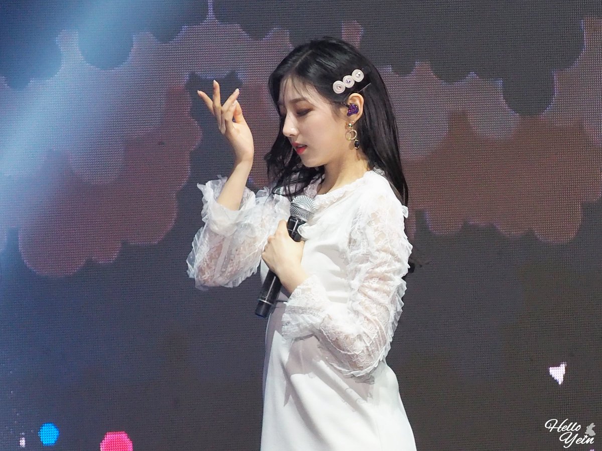 HelloYein_'s tweet photo. 190331 겨울나라의 러블리즈3 대만 
💕💕
@Official_LVLZ

#Lovelyz #정예인 #예인 #Yein https://t.co/bGxveSL5ZY