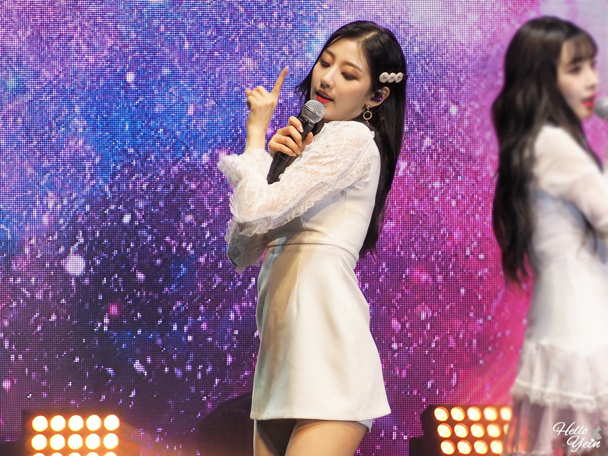 HelloYein_'s tweet photo. 190331 겨울나라의 러블리즈3 대만 
💕💕
@Official_LVLZ

#Lovelyz #정예인 #예인 #Yein https://t.co/bGxveSL5ZY