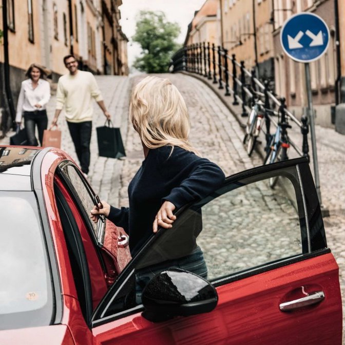 MercedesBenz's tweet photo. Artist Theresa Kallrath and the new A-Class – on a midsummer night's tour of Stockholm. #MercedesBenz #AClass #NewAClass #Stockholm #TheresaKallrath

Read the whole story in the Mercedes-Benz Magazine App!

iOS: https://t.co/VUkBgVinBD
Android: https://t.co/vqMj6sgb3t https://t.co/gg9dSfNXmH