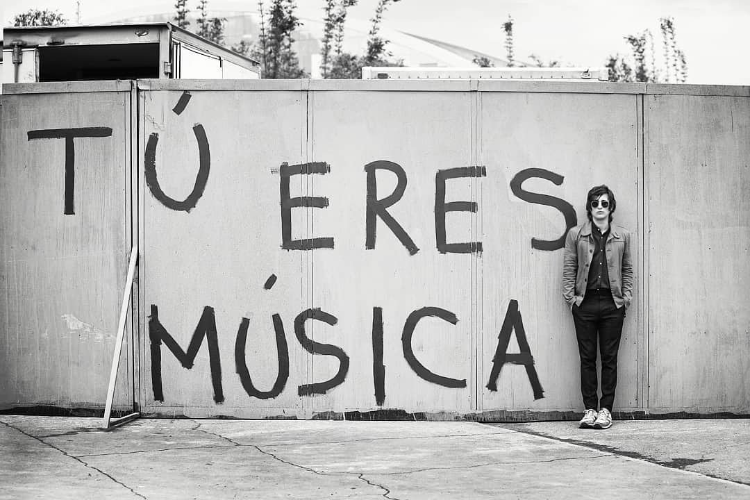 IamSiddhartha's tweet photo. Te vuelves música, te extraño en cada verso. 

Foto: @dani_outatime https://t.co/0X8qghCu51