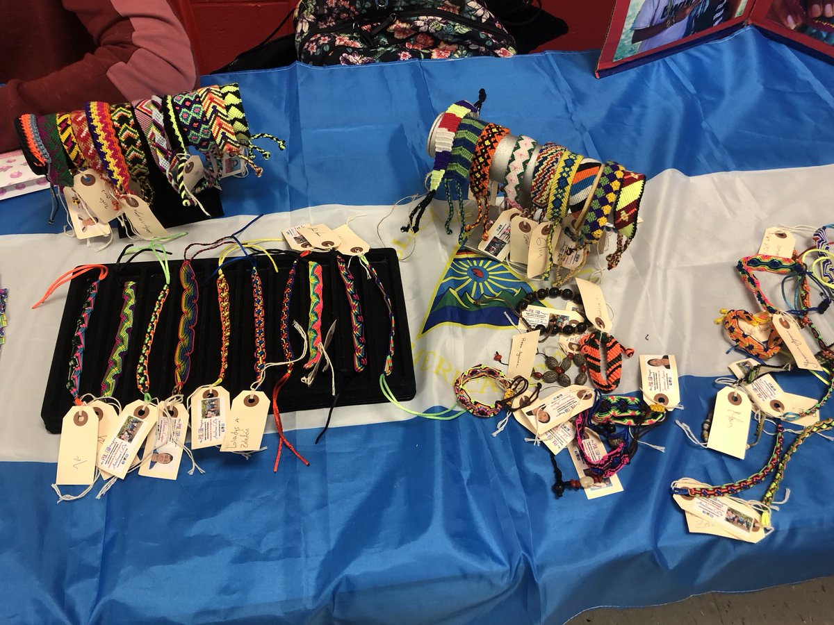 SenoritaMediate's tweet photo. All lunch periods will have a new selection of Pulseras tomorrow! There are also a few cross over bags left! Be sure to stop by! 💕
#EFColorsTheWorld #ThePulseraProject #PulseraWarriors https://t.co/o9xFa0DX6X