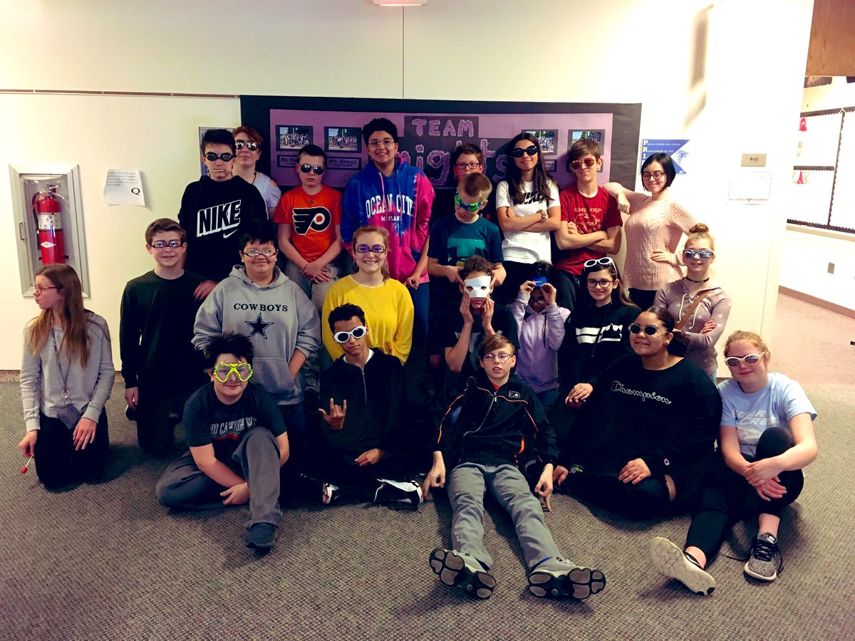 KnightsCCMS's tweet photo. Looking good in your goggles and glasses today, Knights!  Way to show your #FalconSpirit! #ccms #ccmsKnightLife #FalconPride https://t.co/5BDWMlVD96