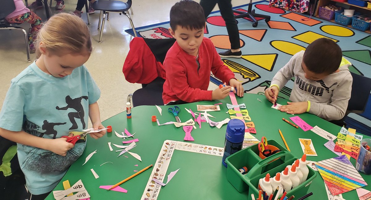 MrsFunaro's tweet photo. Up, up and away! We brightened up the hallway with our ordinal number kites. @MrsFunaro  @SEM_Dalers https://t.co/xu3eW2VdBx
