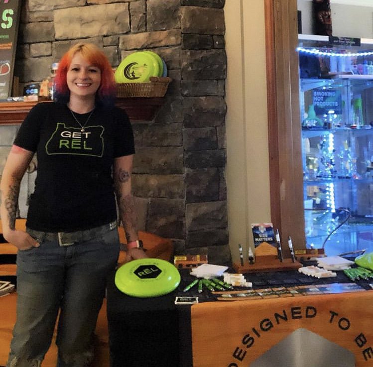 relcanna's tweet photo. If your in the Sellwood area come say hi to @stonergirldeluxe and grab a cart and a free battery st @greenpdxoasis #rēlcannabis #getrēl #borninoregon #elevatedextracts #vape #cannabiscommunity #420 #710 #weed #pdx #pdxnow #sellwood #portland #oregon #weedgirl #cannabis https://t.co/GfBOSYeh9z