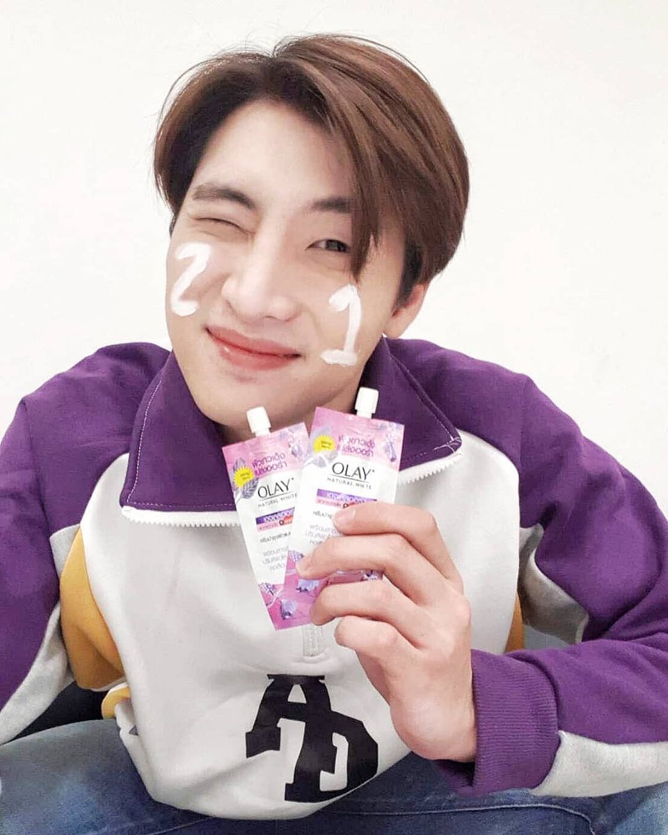 Brazil2Wish's tweet image. Propaganda realizada para a @OlayThailand. Creme de pele 2-em-1. 
Será que tem como ficar ainda mais lindo? 

#ทาให้ไหมถ้ายังไม่มีคนทาให้ #OlayThailand #NaturalWhite #AgelessAura 
#MeanPhiravich #m34nismind #2wish