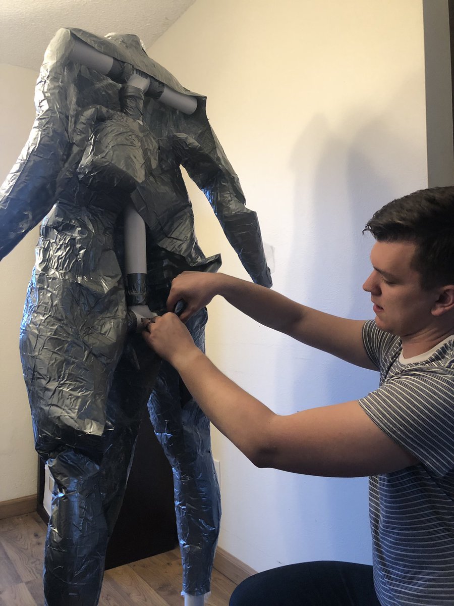 itsannamargaret's tweet image. Putting together the duct tape mannequin!
#cosplayers #diy #copyconstructors #crafting #cosplay