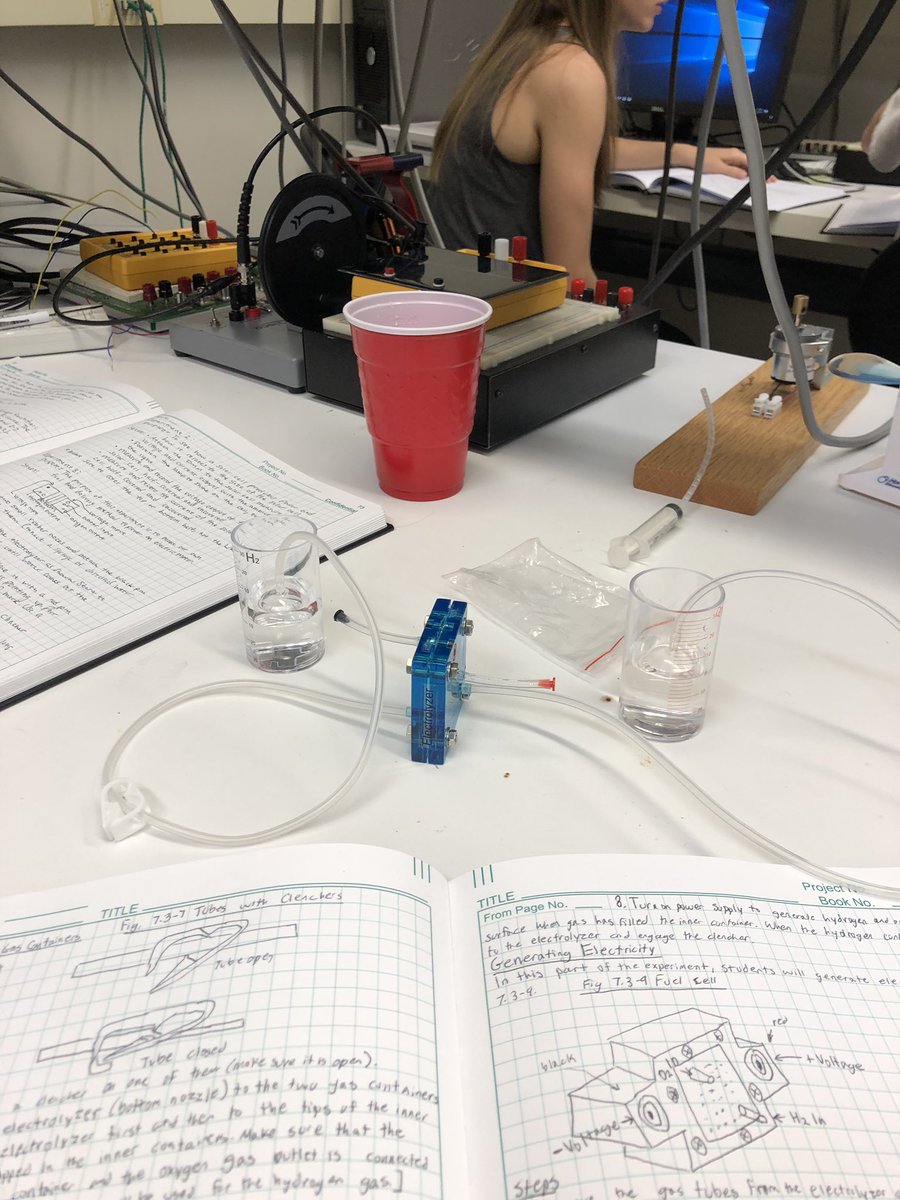 willrox155's tweet photo. In our last labor Basic Electrical Engineering, we measured amplitude in a generator, created hydrogen gas to run a small fan as well as measuring the voltage of a solar panel. @UNCC_BasicEE @uncccharlotte #UNCCbasicEE #uncc https://t.co/jnQ5GunQtS