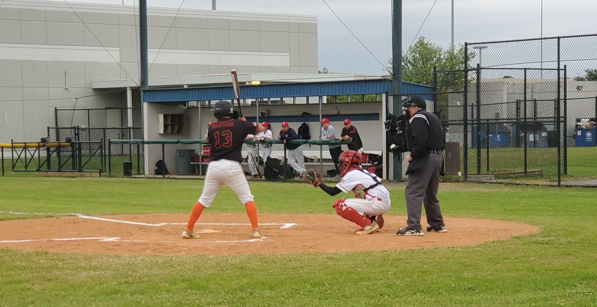 Drjlarredondo's tweet photo. @HoustonISD @ScarborHS Baseball team enjoying a good start when rooted by principal and Dean of Instruction...Go Spartans! 😎😎😎 #baseball2019 @Northwest_HISD 🔥🔥 https://t.co/ZcQz1KNt8X