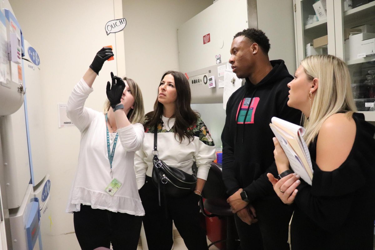 CDFdiabetes's tweet photo. Today started off with an exciting tour of the @BarbaraDavisCtr with fashion designer @RebeccaMinkoff, LA @Chargers linebacker @UchennaN_42, #SpringBrassRing auctioneer Halie Behr, &amp; Guild President Cheryl Lebsock. Love seeing the difference BDC researchers &amp; staff are making! https://t.co/cG7LE28PAU