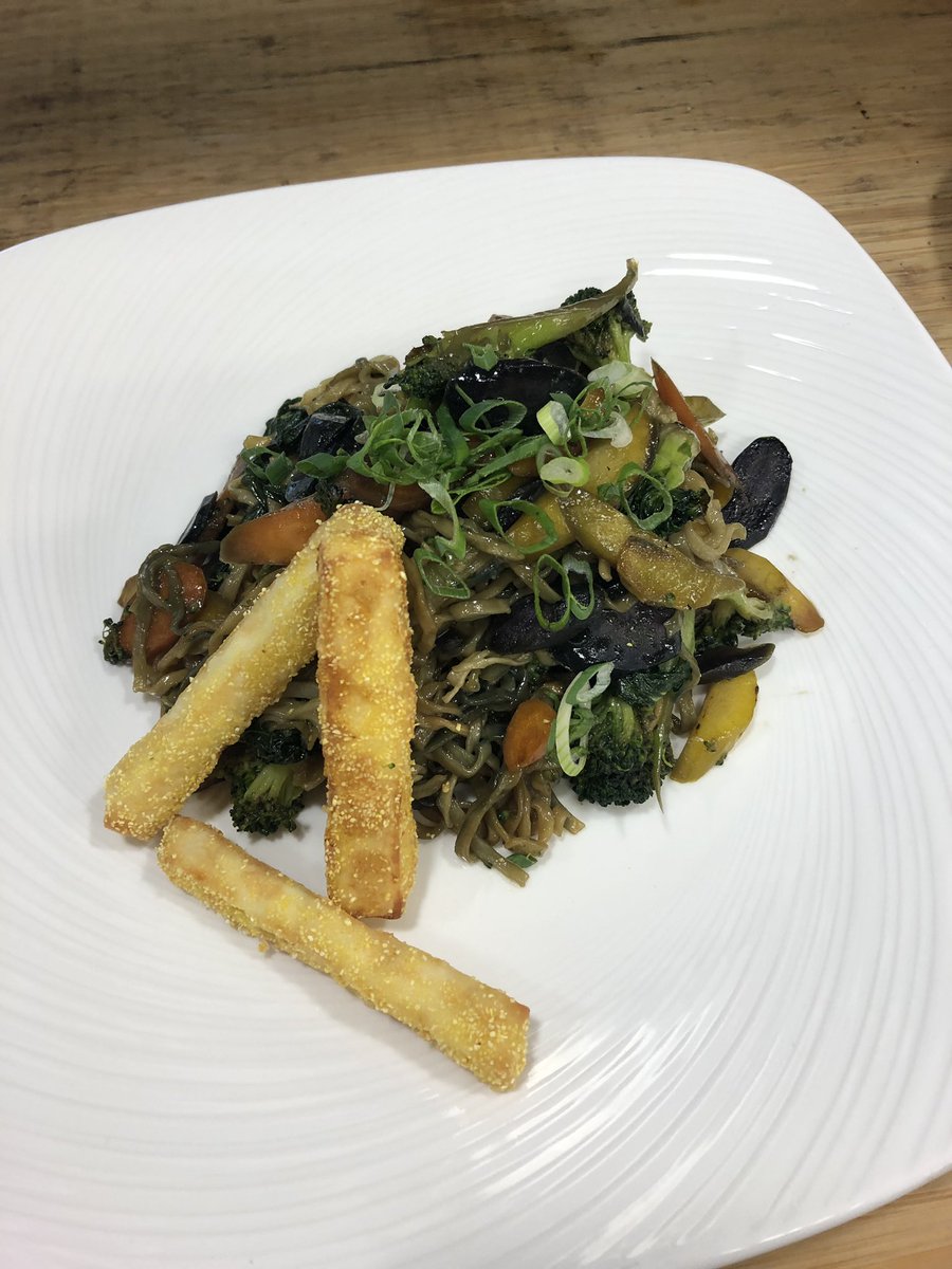 m_janke99's tweet photo. As well with the banquet service, we had a few vegetarians. We sautéed some Broccoli, Bok Choy and Tri-Coloured Carrots with our fresh made Noodles. We finished with a little Ketjap on the Stirfry, and garnished with Halloumi Fries and Scallions. Everything turned out amazing! https://t.co/NZcPt8eFj0