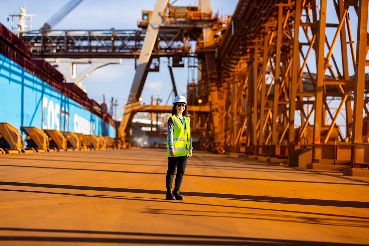 krystalchia's tweet photo. INSIDE THE WORKINGS OF THE WORLD'S LARGEST BULK TERMINAL: Stepped into Port Hedland last month and had my eyes wide open at the sheer scale of it. Iron ore mountains, 3km trains, truck tipping, conveyor-belt loading and more, all in 38°C! CEO story here: https://t.co/1gIYu7FEgz https://t.co/YtiXB14KFs