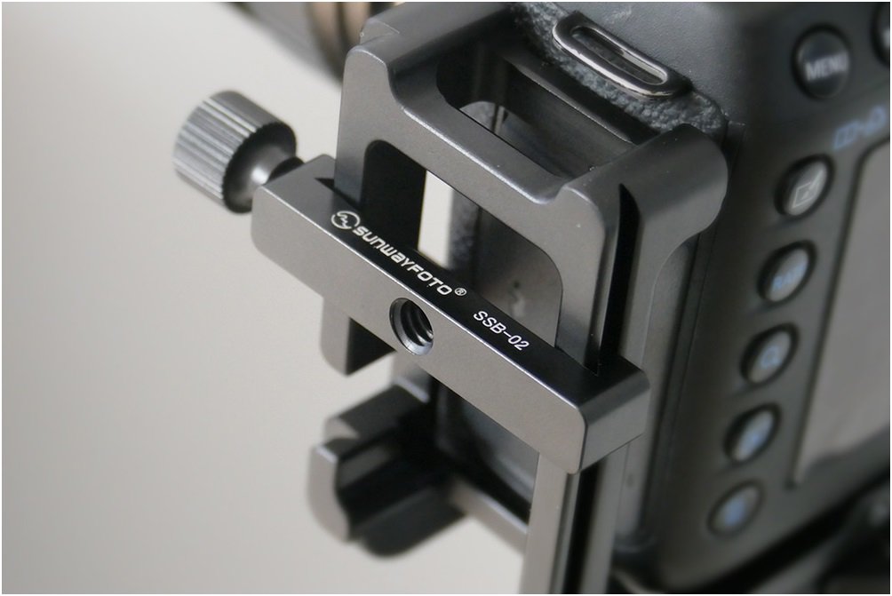 Sunwayfoto2's tweet image. The new #Sunwayfoto SSB-02 via its 1/4"-20 mounting hole, may take on multiple roles. Act as an index stop bar or as a mini clamp supporting other lightweight accessories. 
RRP: US$ 9.90
More info: bit.ly/SW_SSB-02
#sunwayfotossb02 #stopbar #miniclamp