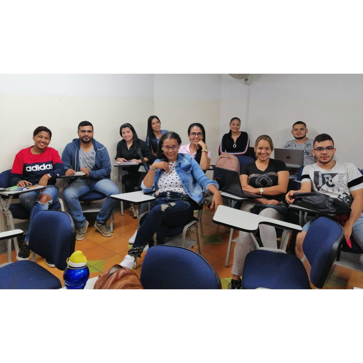 Victori58379058's tweet photo. Grupo19
#tallergrupalregional5anos https://t.co/npRLt5MslN