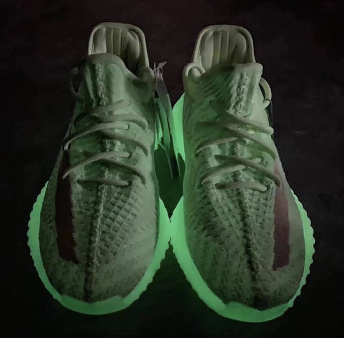 AdidasRelease's tweet photo. Neon Glow in the Dark Yeezy 350s coming this summers 🎾🎾 https://t.co/6HI27svxBz https://t.co/YfxgSAPWQC