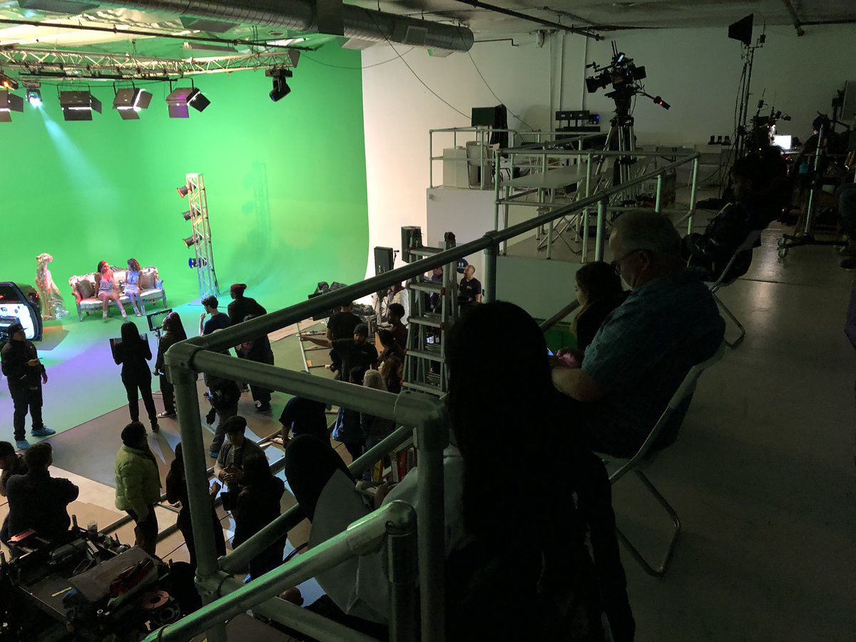 GreeneryStudios's tweet photo. #tvshow #filmset #greenscreen @GreeneryStudios #filming #greenscreenstage #greenerystudios #bts https://t.co/cFvMKBz5Qx