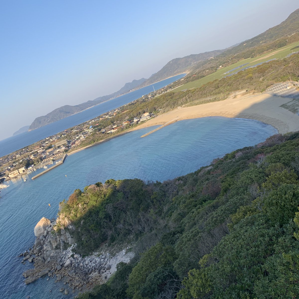 user_name_taiki's tweet photo. 糸島にあれを求めて行ってきたけどなかったが海と夕日は綺麗やった
#秘境も見つけちゃいまして #最近twitterに投稿しがち #残り短い春休み https://t.co/qHcClwou7t