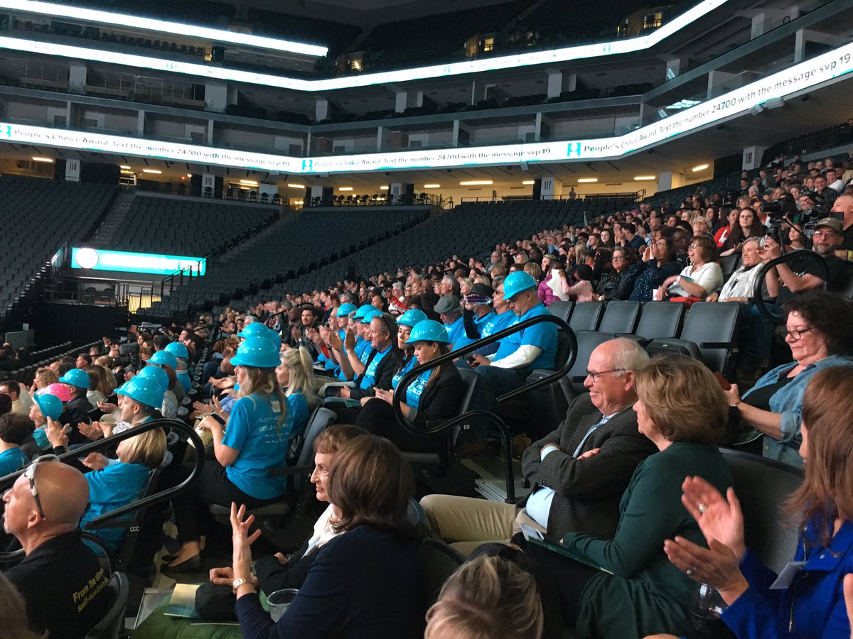 goodlaura's tweet photo. Over 1000 people here at @Golden1Center to support @SVPSacramento’s #sacfastpitch. Makes me #SacramentoProud! https://t.co/efA3op3GKp