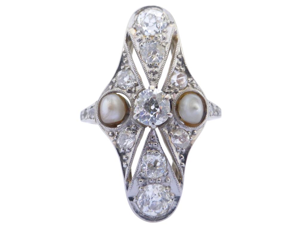beryllane7's tweet photo. I do love a bit of Deco and this #ring is a wonderful example🖤
One of my favourites from the #beryllanearchives Diamond and pearl ring from the #Art Deco era, c1920
#artdecojewelry https://t.co/jLCuhoS2u8