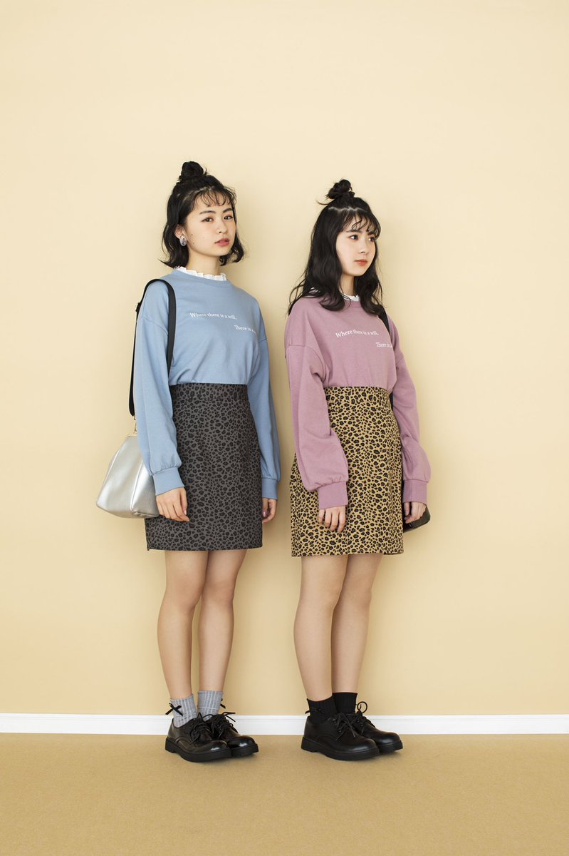 O Xrhsths Wego ウィゴー Sto Twitter Twins Code シンプルロゴショートスウェット 1 990 Tax 左 さりげないロゴ使いで 大人めなシミラールックに レオパードタイトミニスカート 1 990 Tax 右 レオパードとフリルのアクセントで甘さも辛さも