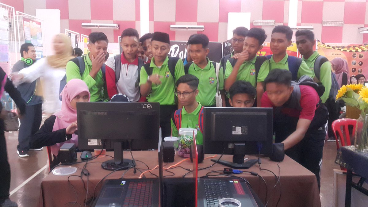 LaErudite_'s tweet photo. Students from SMK Astana also visit our booth today. Now, its your turn to visit and play our games! We welcome you guys! #LaErudite #TeamKPMIM #SEM6 #SOC3533 #GameOn #BrainOn #BringItOn #GamingForGood https://t.co/dxXPDDz9Oz