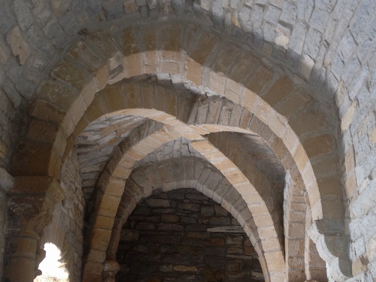 patrparajovenes's tweet photo. Detalle de la bóveda del pórtico que nos dará cobijo este sábado en #Larraya. #Navarra #Pueblos #CendeadeCizur #SanRomándeLarraya #Patrimonio #Heritage #Art https://t.co/qLB3MBDLKf