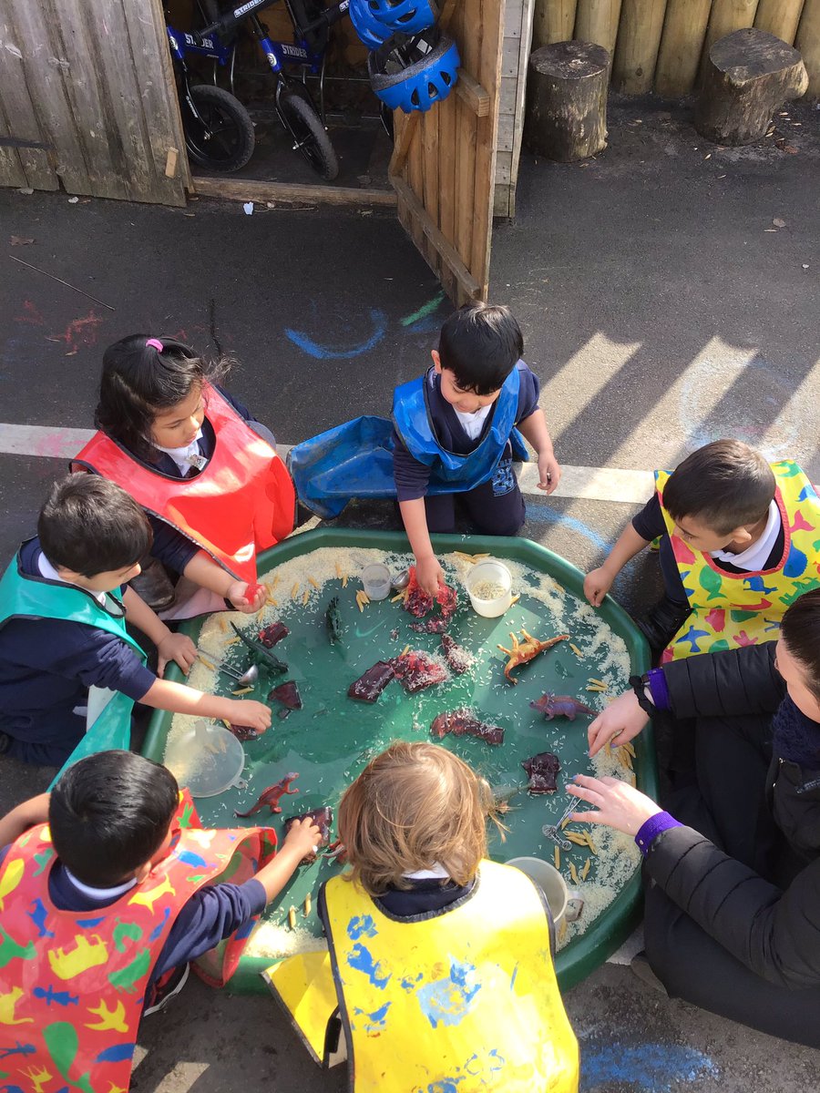 StPaulsBolton's tweet photo. Nursery are enjoying the dinosaur and jelly tuff tray this morning. I wonder what marks they will make with the dinosaurs. #EYFS #tufftray #thearkgroup #arkpreschool #sallywright #markmaking https://t.co/FKppERkr9A
