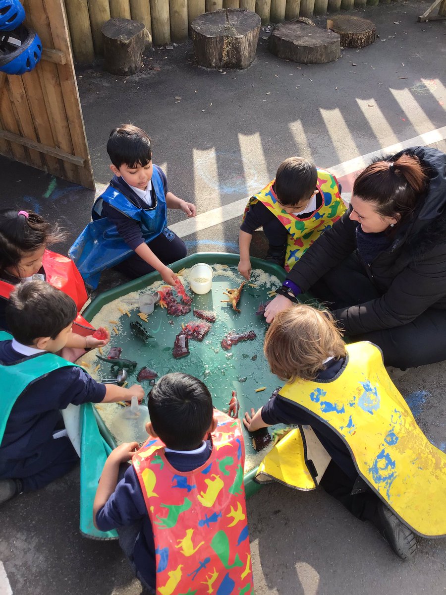 StPaulsBolton's tweet photo. Nursery are enjoying the dinosaur and jelly tuff tray this morning. I wonder what marks they will make with the dinosaurs. #EYFS #tufftray #thearkgroup #arkpreschool #sallywright #markmaking https://t.co/FKppERkr9A