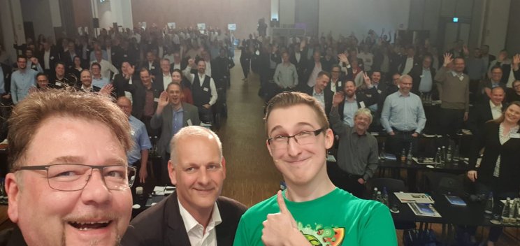 vdmb_print's tweet photo. Erster Tag des #OPS2019 begeistert 290 Teilnehmer. Experten, Start-Ups, Marktführer und Consultants zeigen Trend, Entwicklungen und Chancen. Heute erwartet die Teilnehmer ein weiteres spannendes Programm @Der_bvdm @zipcon @pxm_s https://t.co/jsaz4hs0yD