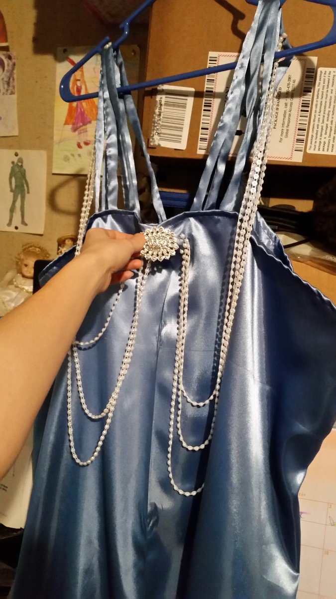 optiprime1600's tweet photo. We have #Thor armor &amp; a #PadmeAmidala dress.

@nashicon is in a day...

I still need the dye my Spider-Gwen wig, make Thor bracers, attach the train to the a Padme dress and I need to seal several EVA foam pieces.

I am crashing in the car on the ride there... https://t.co/u269yxTtM1