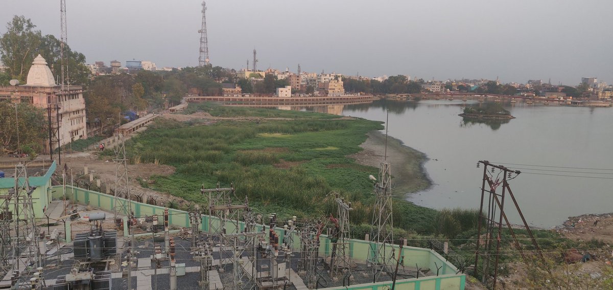 K_Kataruka's tweet photo. Bada Talab is being deprived of oxygen. It's being slapped with sewerage by our beloved municipal corporation and punched by contractors who are doing nothing since past 2 years, except doing sub standard job &amp; minting money.Join us nr the lake on 6th April at 4pm. #savebadatalab https://t.co/Jse7aspR1M