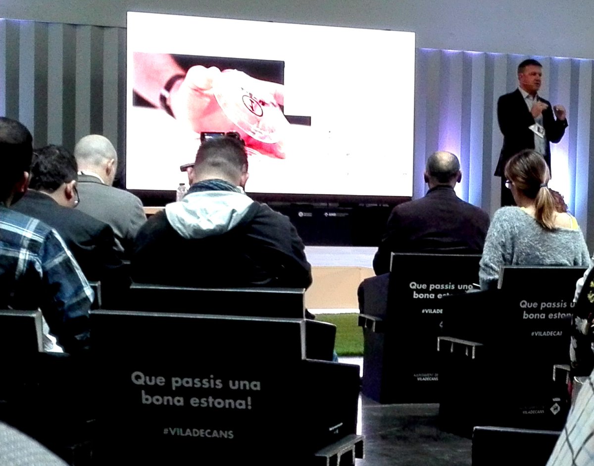 EstEstudis's tweet photo. Com cada any, atentes a les tendències transformadores que ens presenta el @XavierFerras a la Trobada anual d'indústria i innovació #FENTLINDI https://t.co/lWEMxADA7g