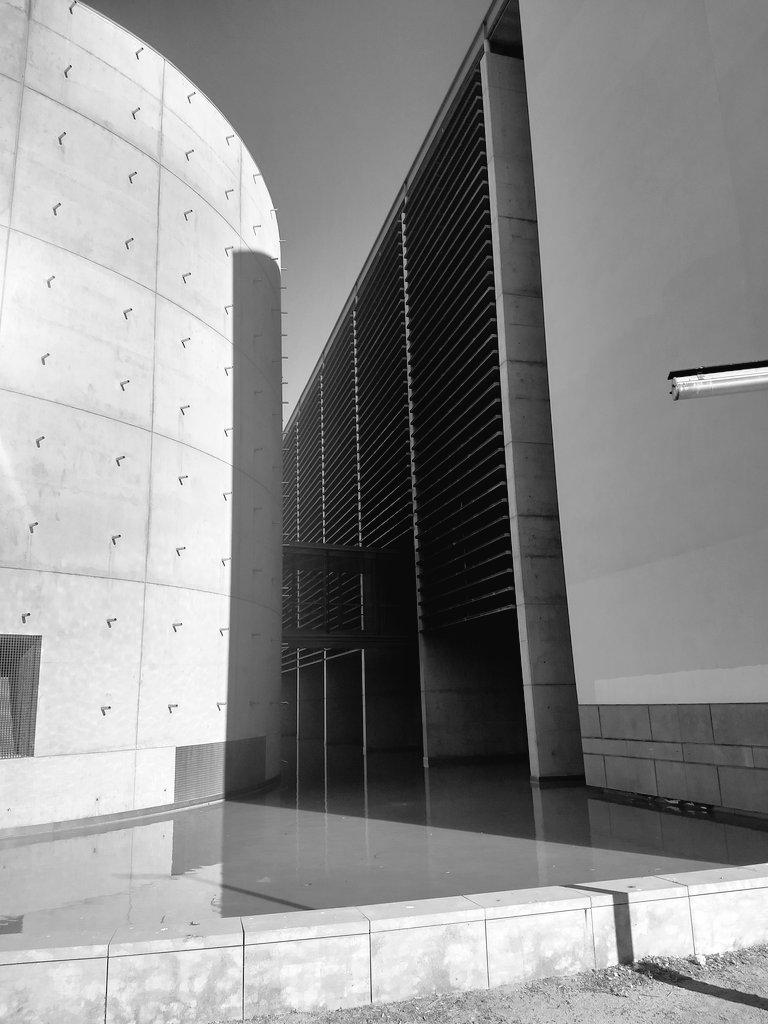 xaviersole's tweet photo. #Ciutat
+
#universitat #biblioteques
+
#art #arquitectura
=
#talent
@bibliotequesudl al Campus de #Cappont #Lleida #Catalunya https://t.co/CsFerp07Qe