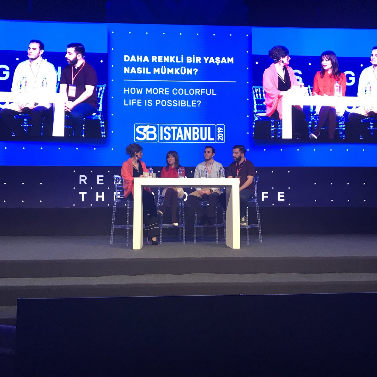 Daha Renkli Bir Yaşam Nasıl Mümkün? sorusunun cevabını Signify Ortadoğu, Türkiye ve Pakistan Kurumsal İletişim Direktörü Ebru Ertan Bilge, Tribal Worldwide Istanbul Grup Müşteri Direktörü Göktuğ Yurt ve Canon Eurasia Ürün Uzmanı Mert Gündoğdu’dan öğreniyoruz.