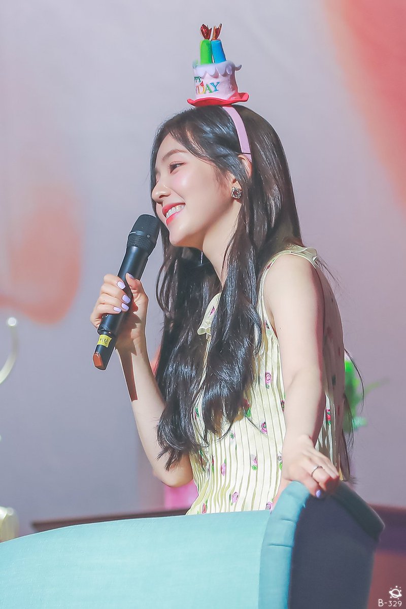 B329_91's tweet photo. 190329 현파 10P🐰🎂🎁

https://t.co/dHBpjgNj7L

#RedVelvet #레드벨벳 #Irene #아이린 https://t.co/Jf4d3c4K3R