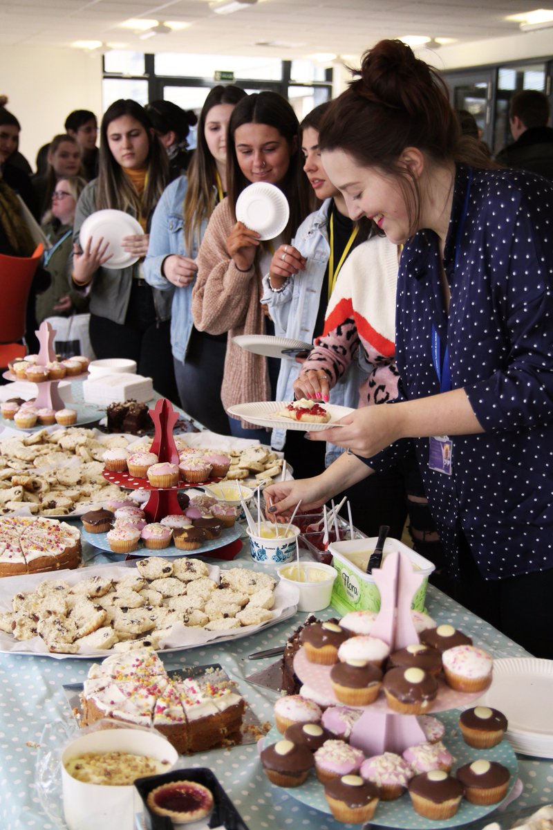 yourCOPC's tweet photo. We've been celebrating as our student #AchievementRate has ranked within the TOP 20% NATIONALLY! Congrats to our dedicated students & our passionate staff who support them! RM: https://t.co/ho6lOvR7SE @collabgrp @PortsmthNewsHub @ExpressFM @PortsmouthProud @HighburySalons https://t.co/Wj65p3OxRP