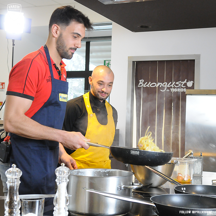 👨🏻‍🍳🍝 Cosa bolle in pentola da #Tigros? 📲 Continuate a seguirci per scoprire il piatto preparato dal nostro Matteo #Tambone! #GOVARESE