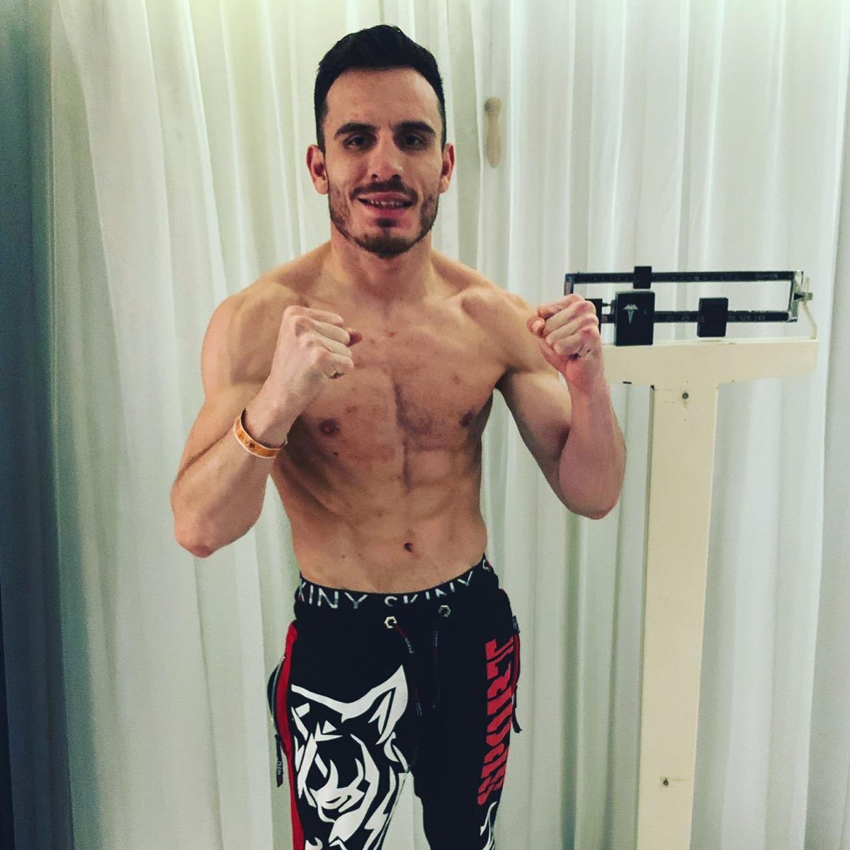 omarchavezz's tweet photo. A dos días de la pelea esperando el pesaje con mucha hambre 🤤🤤 y la pelea con ansias 👿 👊🏻#TBM💪🏻listos @tdn_twit twit @WBCBoxing @TD_Deportes https://t.co/FYoutpOqUn