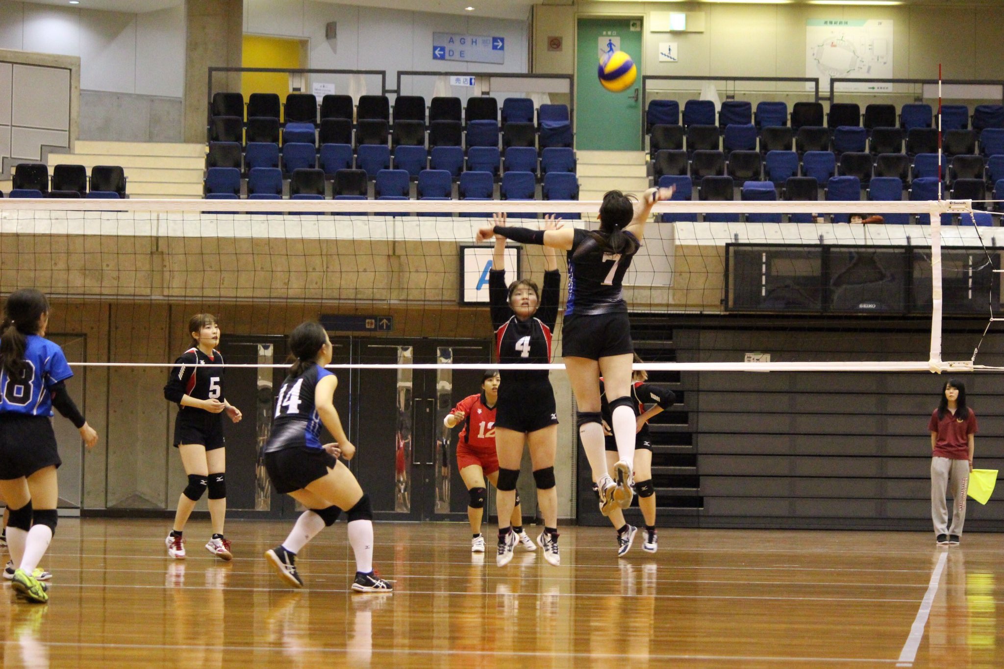 三重大学医学部女子バレーボール部 女子バレー部 部員紹介 さくさん 医学科新6年生プレーヤー レフト 背番号 7番 大阪府出身 現在ザンビアにて研修中 隕石のようなスパイクを放つ チームの絶対的エース ほかの部員紹介にかなり登場させて