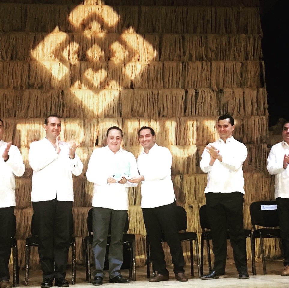 Gracias por reconocimiento a <a href="/MauVila/">Mauricio Vila</a> <a href="/RenanBarrera/">Renán Barrera</a> <a href="/Mich_fridman/">Michelle Fridman</a> gracias por su apoyo a <a href="/AAPROTUY/">AAPROTUY</a>