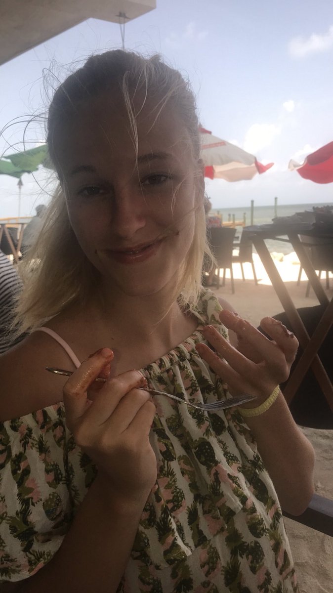Hdonley17's tweet photo. Happy bday to my telepathic twin! I have no idea what I would do with out you there to be weird with me all the time!! @amandamarrah ♥️ https://t.co/8qSCXeT3WG