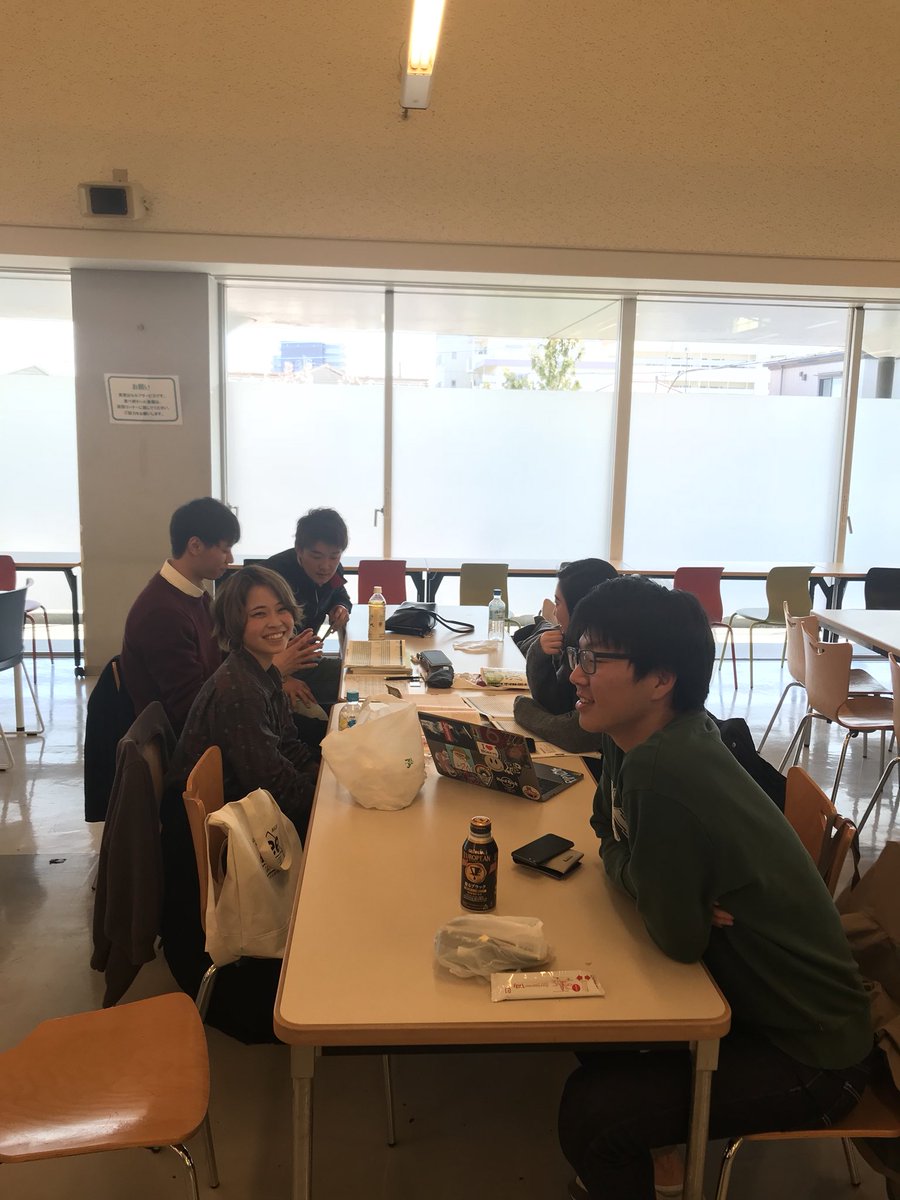 ここで履修相談してまーす！
暇な子もおいで〜