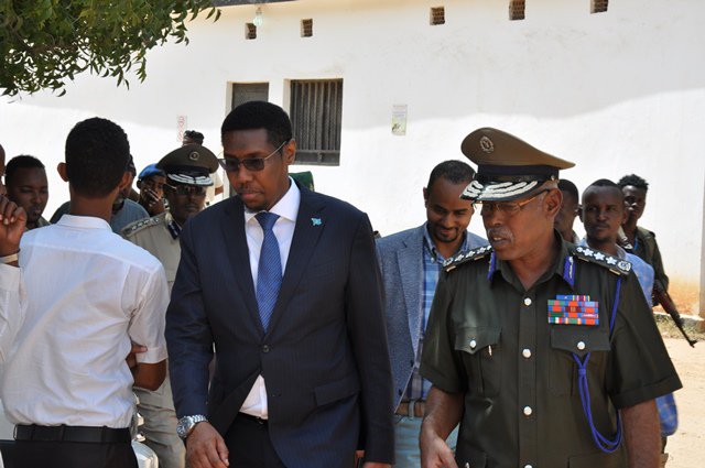 Golaha Shacabka oo deg deg ugu yeeray Wasiirada Amniga, Gaashaandhiga, Taliyeyaasha Ciidamada iyo Duqa Muqdisho
